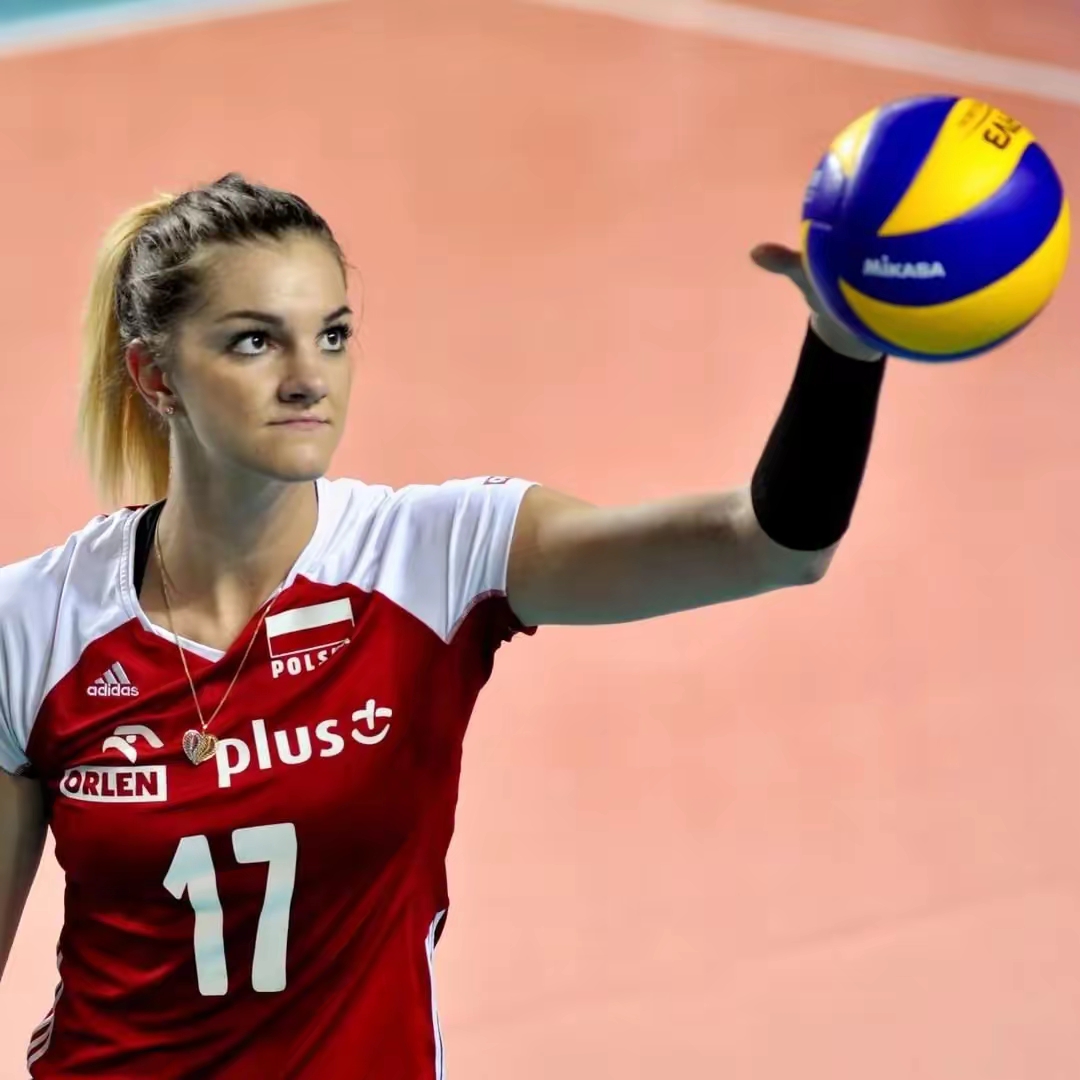 波兰球员庆祝胜利：准备迎接下一场挑战的简单介绍