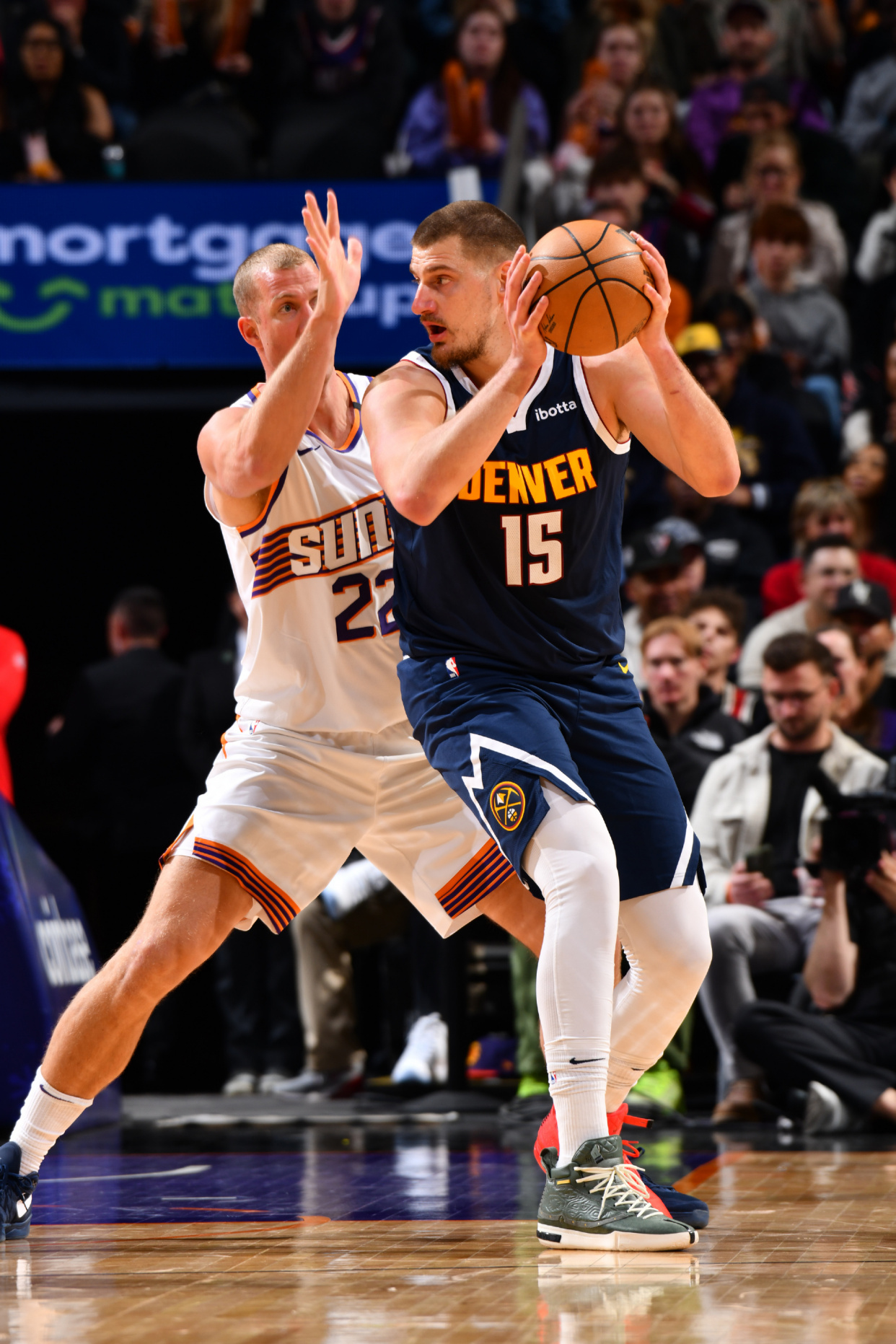 掘金胜骑士，约基奇表现出色