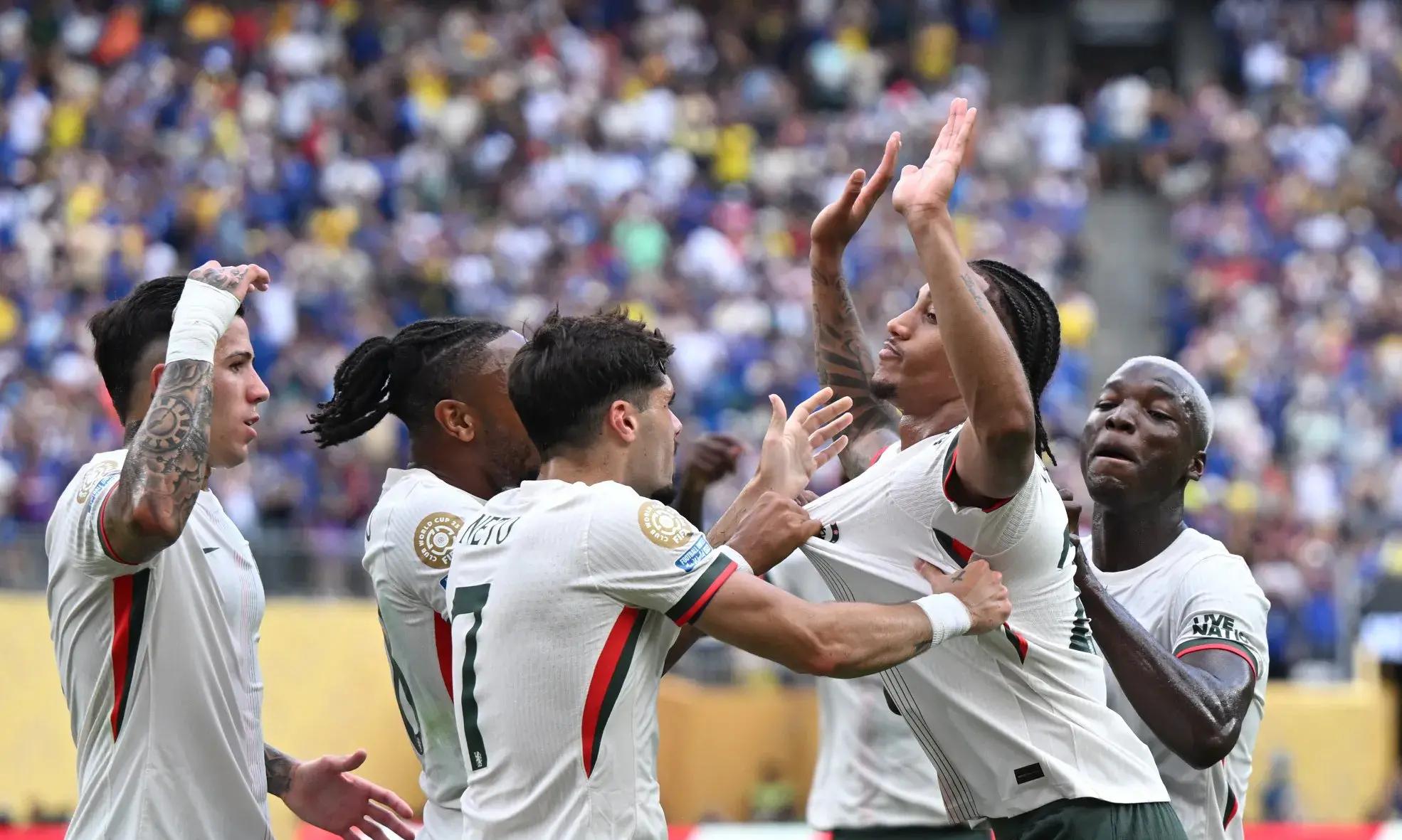 关于球队防守失误频出，球队战绩节节败退的信息