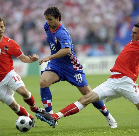 包含克罗地亚主场负奥地利，小组走势不佳的词条