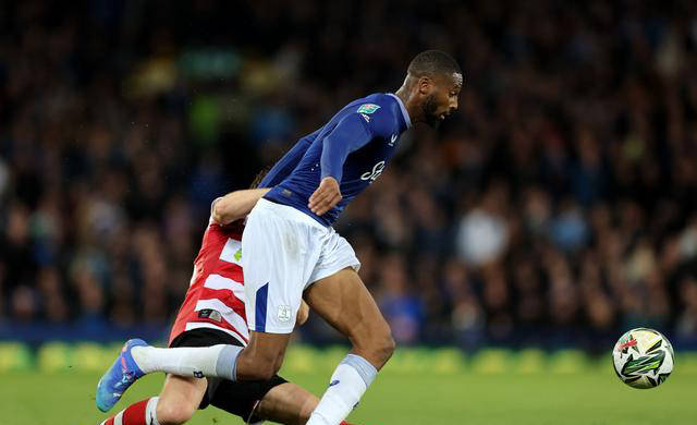 包含伯恩茅斯遭遇埃弗顿惊险逼平，不失分数优势！的词条